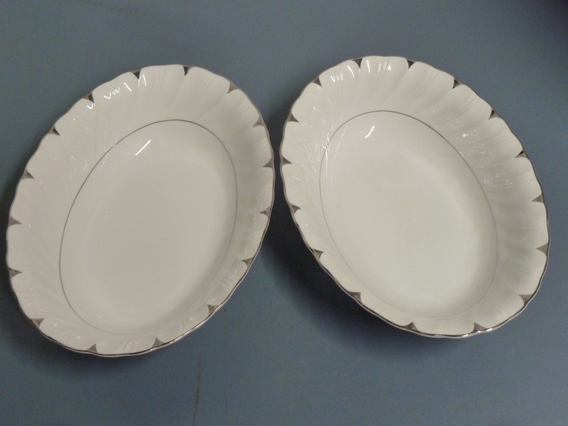 HEIRLOOM 3512 FINE CHINA SERVING BOWLS 10¼”L x 7½” w x 2½” D Set of 2