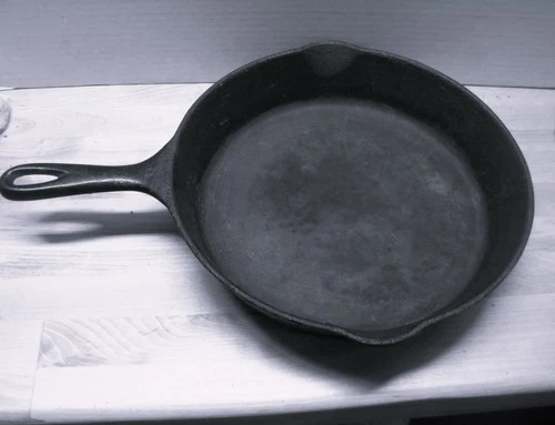Vintage Wagner Ware SIDNEY-O- Cast Iron Skillet 1058 J