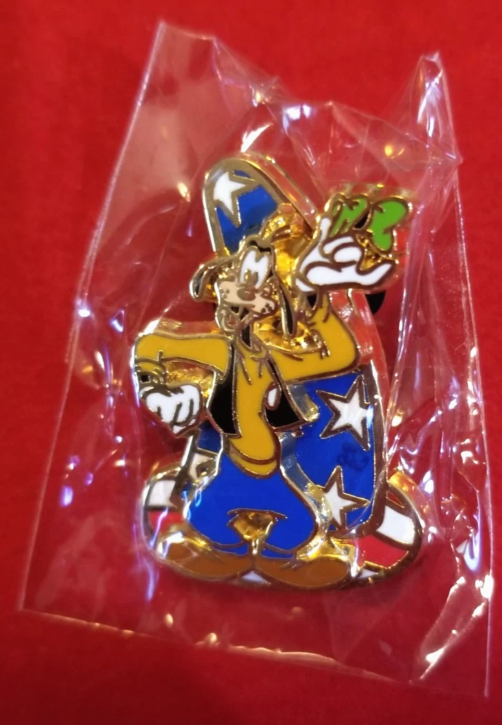 2004 Contemporary Disney Pins, Patches & Buttons (1968-Now) for
