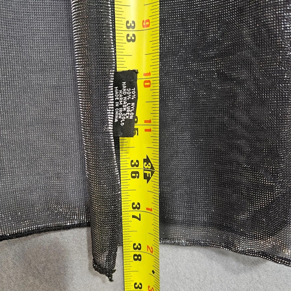 Cachecol Cejon malha líquida cetim metálico retagular preto transparente e prata 16X76" - Imagem 4 de 4