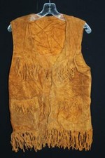 VINTAGE 1960'S-1970'S GOLDEN BROWN SUEDE FRINGE WESTERN VEST SIZE MEDIUM