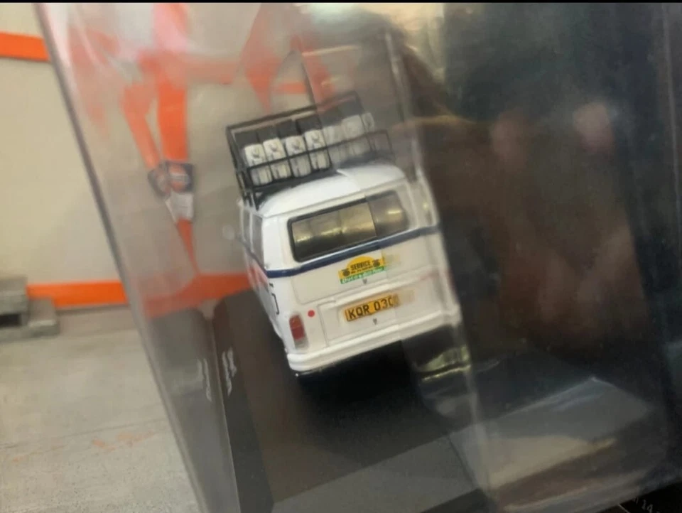 VOLKSWAGEN T2 MARTINI PORSCHE 1978, RALLY ASSISTANCE VEHICLE, ALTAYA, 1:43 - Image 3 of 4