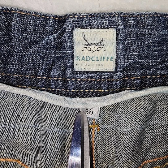 Vaqueros Radcliffe London borde crudo talla 26 medida 32”W x 27,5”L crop tobillo denim Foto 4 de 4