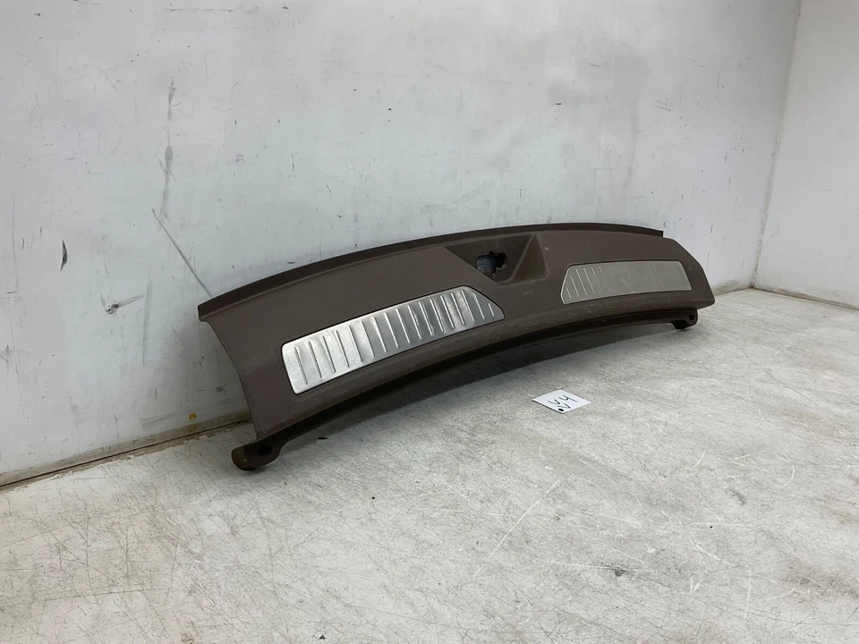 2021 2022 2023 2024 GMC Yukon Rear Liftgate Sill Trim Molding OEM Foto 2 de 4