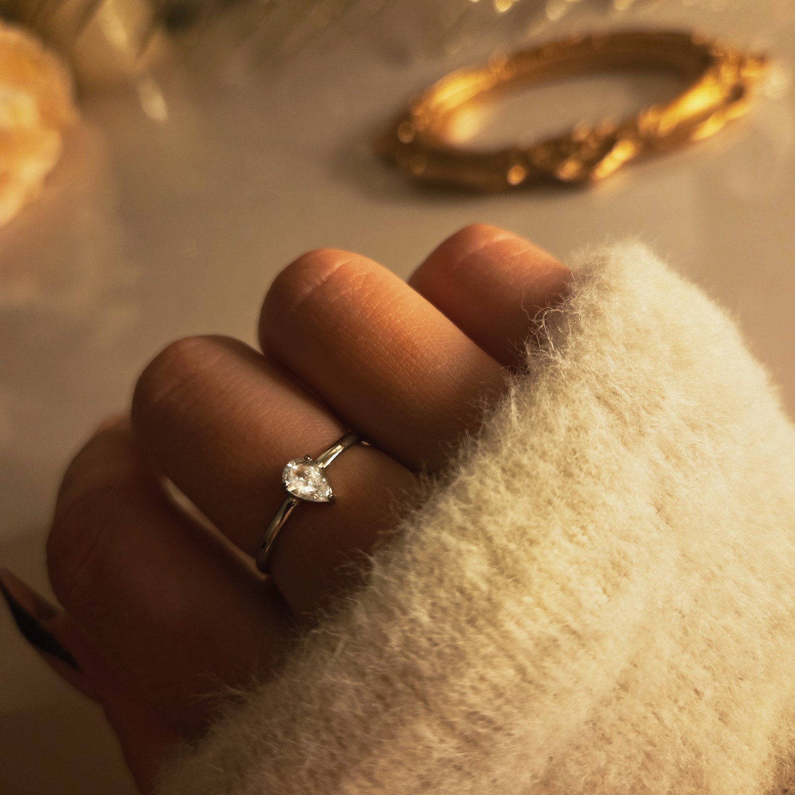 Bague femme argentée élégante et minimaliste idéale pour sublimer vos tenues de soirée