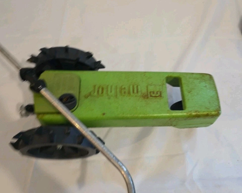 Rociador de césped de hierro fundido verde Melnor vintage tractor de viaje para caminar  Foto 4 de 4