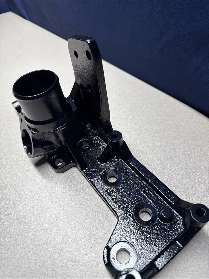 Soporte compresor de aire acondicionado Ram 2010-2018 6,7 L Cummins P# 4947540 Foto 4 de 4