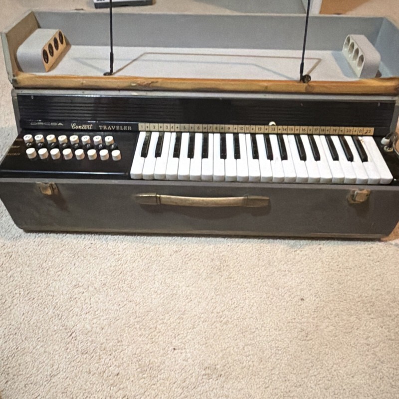 Orcoa Concert Traveler Vintage Keyboard Organ with Case