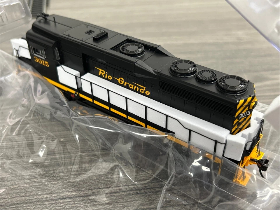 Broadway Limited HO #9570 EMD GP30 Locomotive D&RGW #3015 DCC Rdy NIB - CC - Image 4 of 4