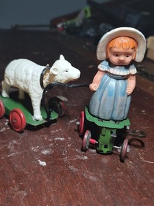 1940's TIN & CELLULOID Wind Up MARY HAD A LITTLE LAMB  Occupied Japan Works! 