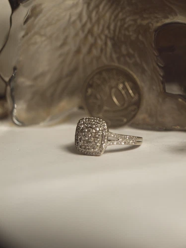 MHJ 14K WHITE GOLD LADIES NATURAL DIAMOND CLUSTER RING - TDW : 0.75 CARAT - Picture 5 of 12