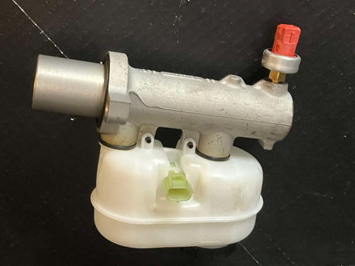 CARQUEST E151631 MASTER CYLINDER ASSEMBLY - Picture 3 of 5