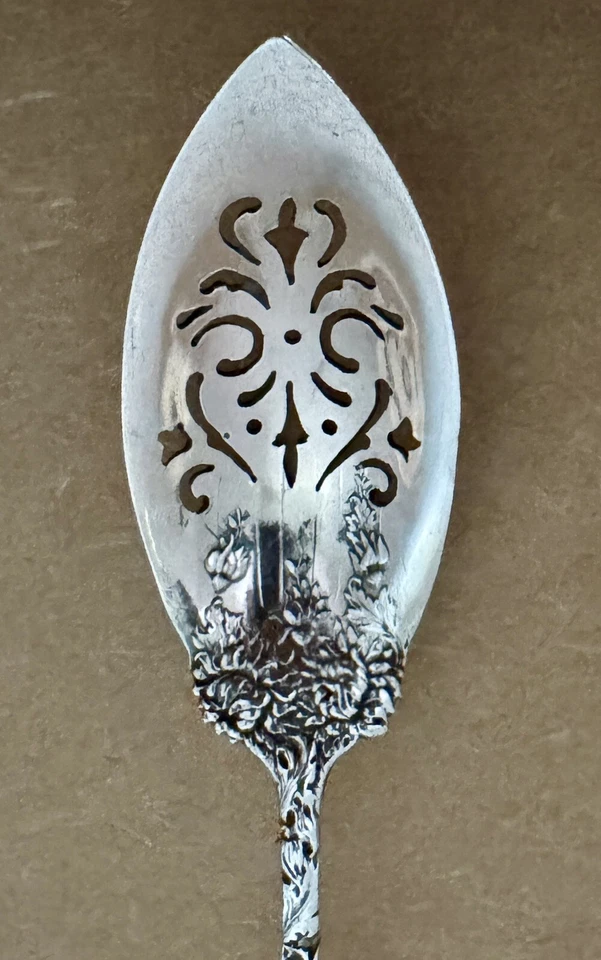 BEAUTIFUL STERLING DURGIN PARCEL GILT CHRYSANTHEMUM PIERCED OLIVE SERVING SPOON - Image 3 of 4