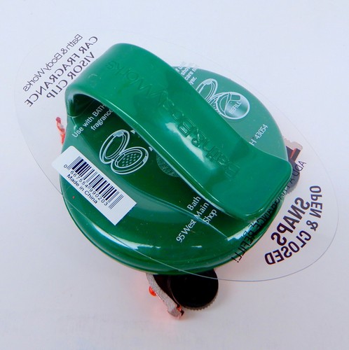 BATH & BODY WORKS SCENTPORTABLE RED CHRISTMAS PRESENTS CAR VISOR CLIP NEW! - Picture 3 of 8