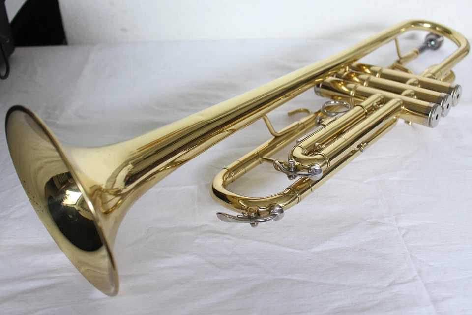 JAZZ TROMPETE MIT VERSILBERTEM MUNDSTÜCK UND KOFFER NEUWERTIGER ZUSTAND #11220 - Bild 2 von 4