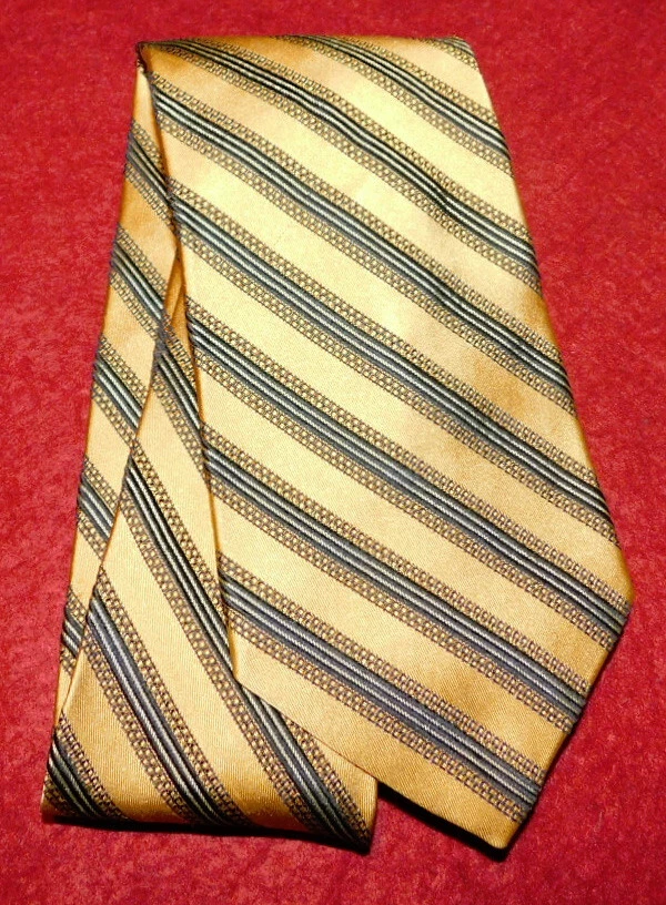 CORBATA A RAYAS STAFFORD HECHA EN EE. UU. DORADA/NEGRA/BLANCA - CORBATAS PARA EL CUELLO - CORBATAS DE DISEÑADOR Foto 2 de 3