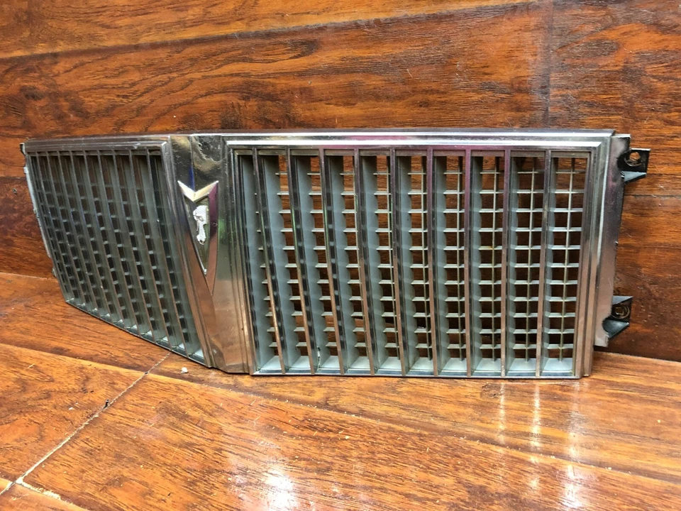 Pontiac Bonneville, Catalina: solo 1981, parrilla delantera cromada, fabricante de equipos originales Foto 3 de 4