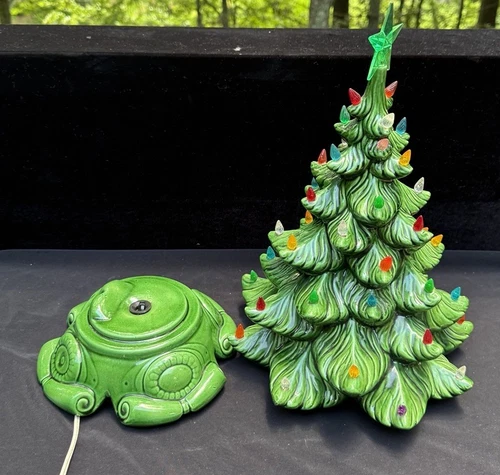 Vtg 1970’s Large Authentic Atlantic Mold Ceramic Christmas Tree 18” Beautiful!