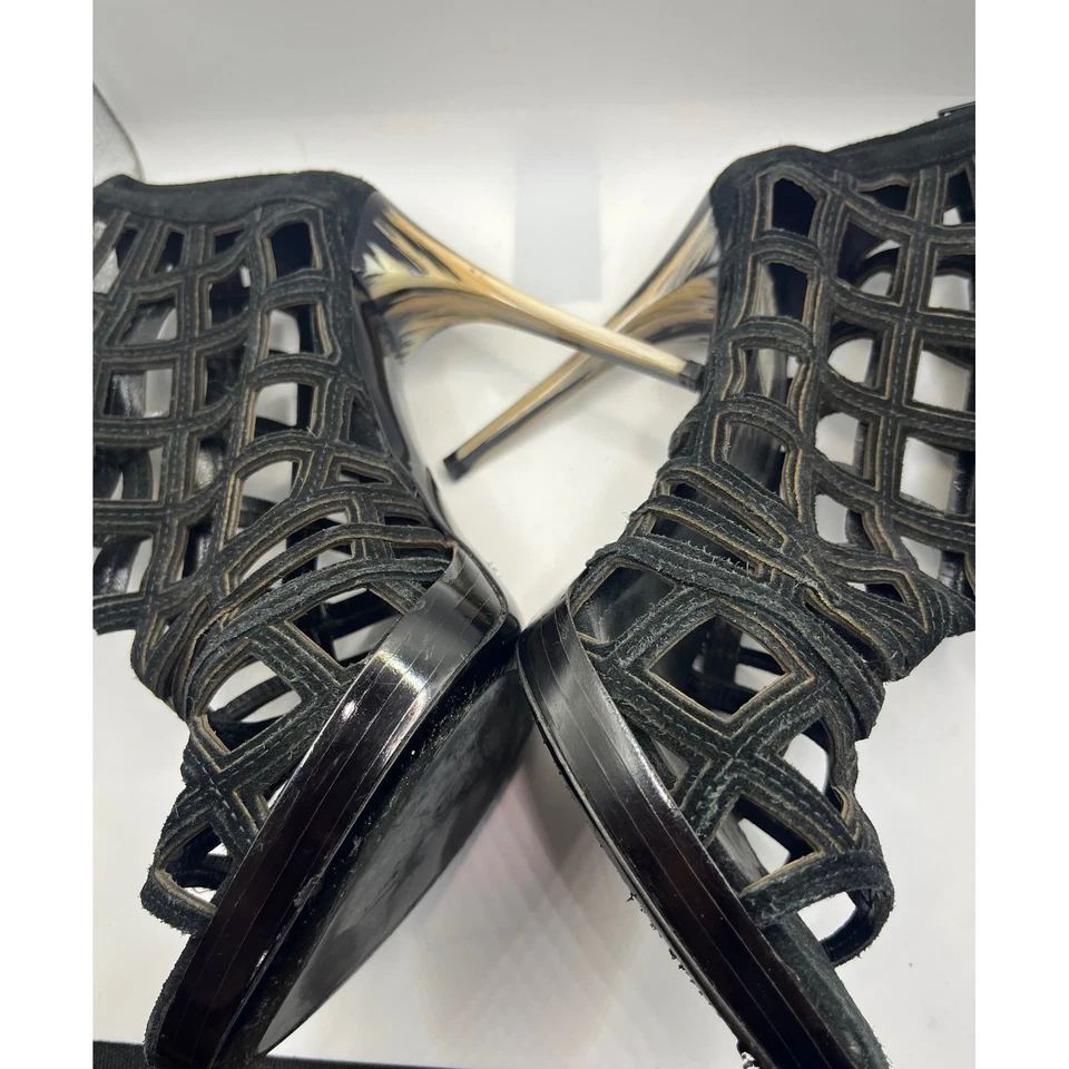 Botines de tacón de aguja Burberry negros de gamuza con jaula para mujer talla 40 Foto 3 de 4