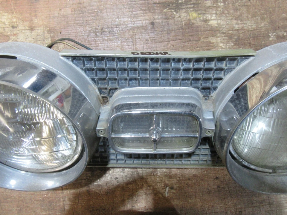 Oldsmobile Delta 88 1967 exterior faro delantero rejilla moldura montaje D Foto 2 de 4