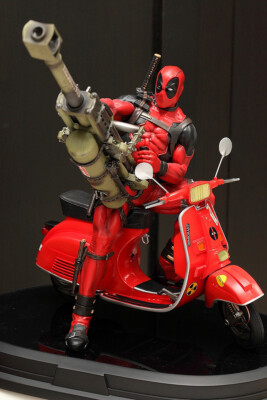 ジェントルジャイアント マーベル デッドプール オン ベスパ 1/6 スタチュー DEADPOOL on VESPA Gentle Giant 1/6 Statue with flaws. Read the ad