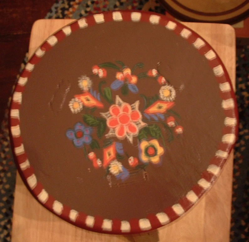 Small Round Wooden Stool Hand Painted Brown Background Rosemaling Design 3 legs - Image 2 of 4