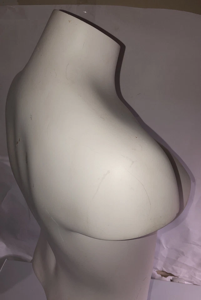 Maniquí de torso para mujer Greneker con soporte Foto 4 de 4