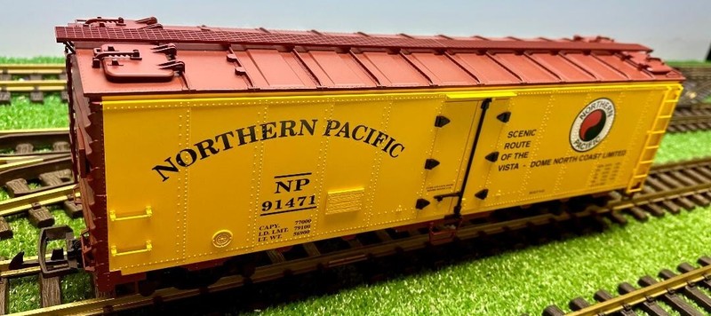 HTF Pristine Yellow G Scale NORTHERN PACIFIC 40' Steel Reefer -- NP-- USA R16519