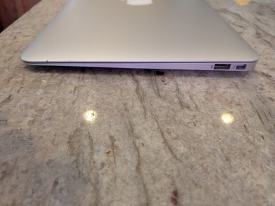 2013 Apple MacBook Air 11” A1465 1.7Ghz / Boost 3.3gHz i7 8GB RAM