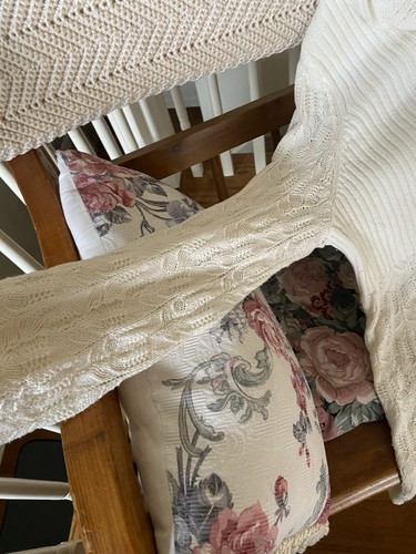 XL Woman’s Cable Knit And Ribbed Cream Sweater In XL. - Picture 4 of 10