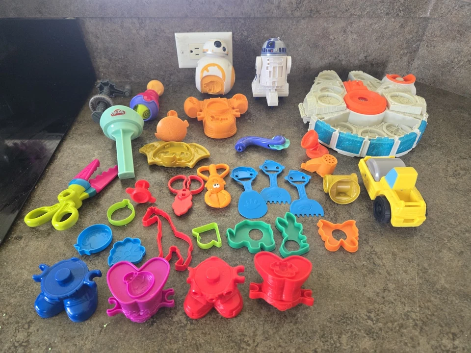 Игрушки Disney Play Doh Star Wars Millenium Falcon Bb8 R2d2 Ramdom Playdoh б/у - Изображение 4 из 4
