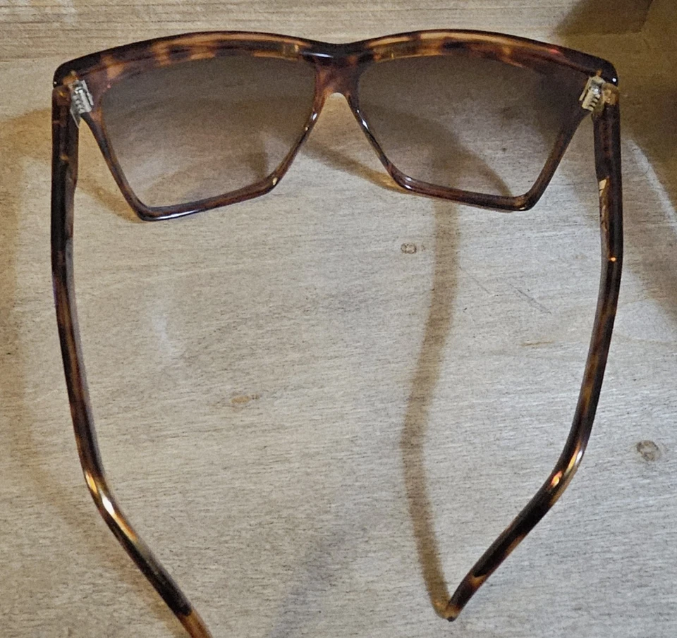 Hermosas gafas de sol vintage Liz Claiborne MOD AÑOS 70/80 gran tamaño tortuga Foto 4 de 4