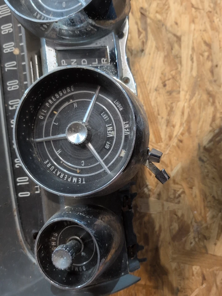 Interruptores cluster calibre moldura painel 1959 Buick LeSabre  - Imagem 2 de 4