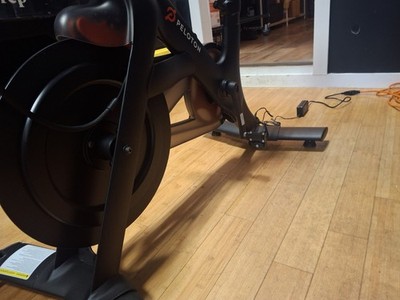 Peloton Bike (PLTN-RB1VO) GREAT CONDITION BARELY USED w Screen + Heart Monitor