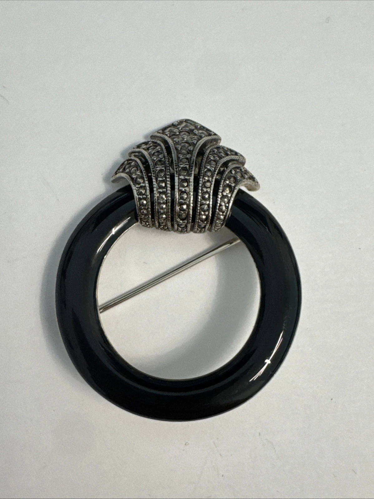 Bijoux Fantaisie Broche Argenté Et Noir