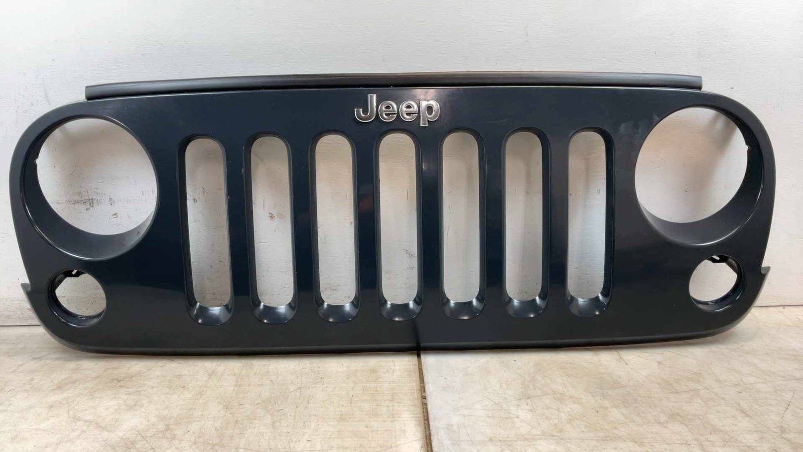 Jeep Wrangler JK Front Grille Assembly Gloss Black OEM Factory 2007-2018 173339