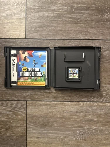 Nintendo New Super Mario Bros. Nintendo DS w/ Case and Manual