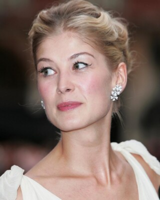SEXY ROSAMUND PIKE 8x10 PHOTO * eBay