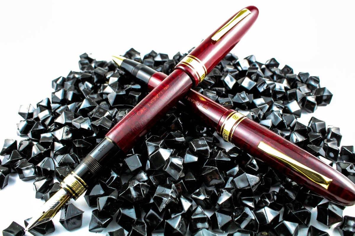 Omas Amerigo Vespucci Burgundy Limited Edition Fountain and