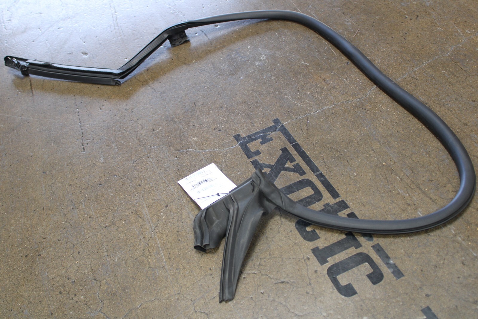 Lamborghini Huracan LP610 Spyder, RH, Door Seal on Body, Used, P/N 4T7831708A