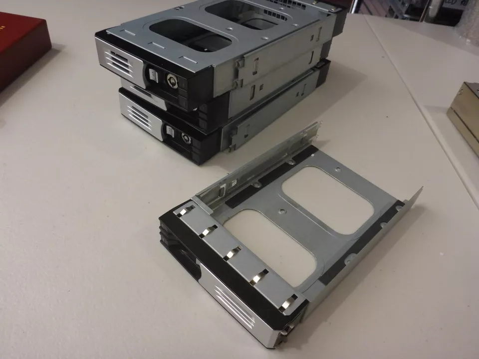 VENDEDOR COMO NUEVO BANDEJA PARA CADDY THECUS PRO NAS 3.5" X 1 - FUERA DE N7700 THE CUS CADDYS Foto 4 de 4