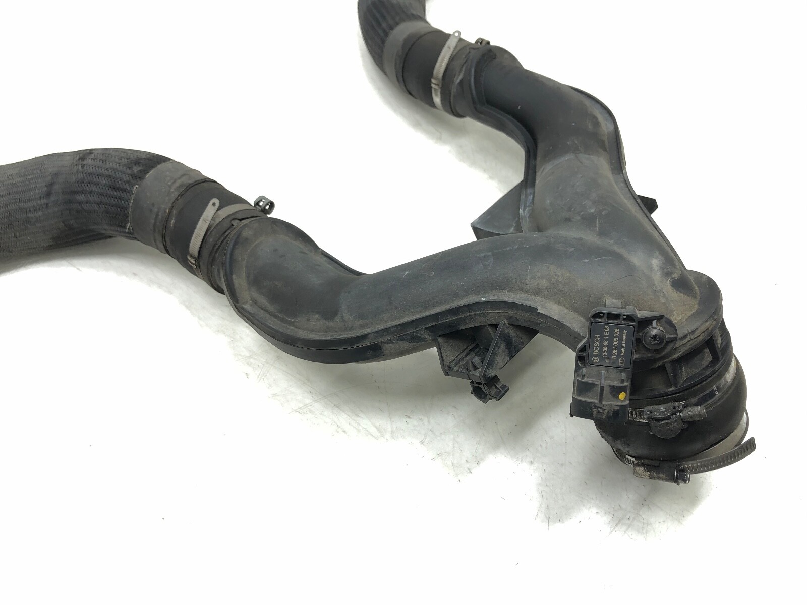 2014-2022 MASERATI GHIBLI 3.0L V6 AIR INTAKE INLET DUCT TUBE.