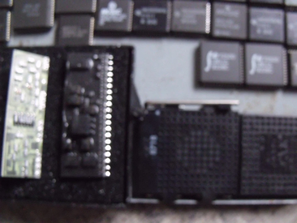 *ELEKTRONIK TEILE*SMD CHIPs KONVOLUT*PLASTIK GEHÄUSE*GEBRAUCHT*MEHRERE TYPEN* - Bild 4 von 4