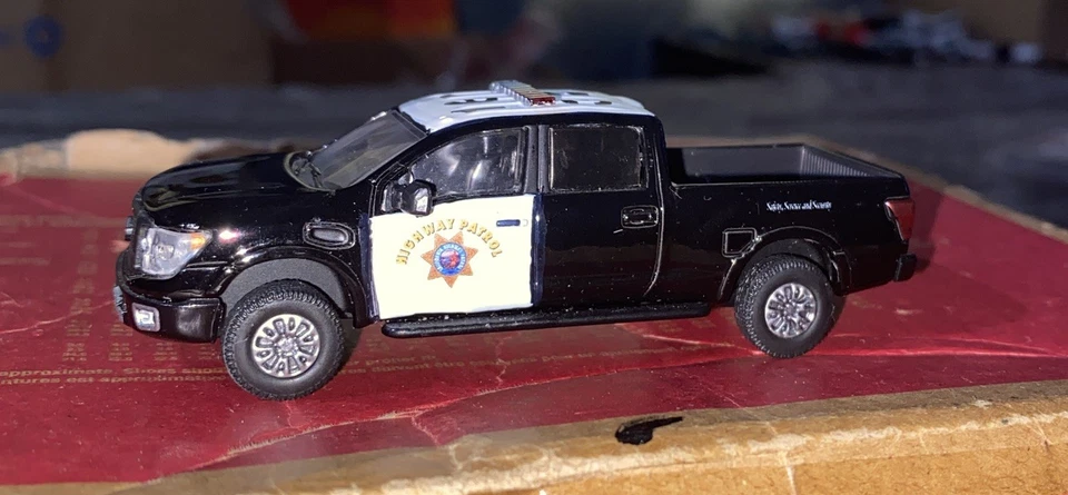 1/64 Kitbash Titan Police Pursuit California Highway Patrol CHP DOT Panda Bear Foto 2 de 4