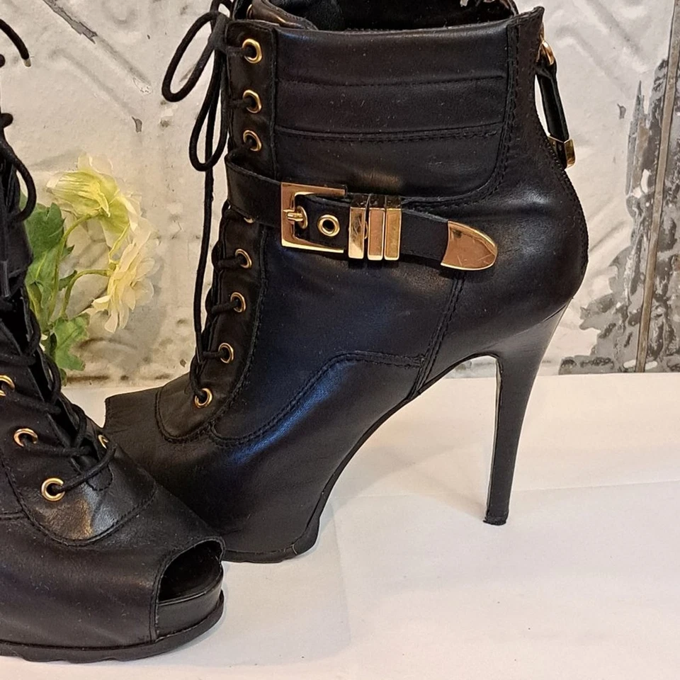 Botas Guess Bieninda Cuero Negro Punta abierta Tacón Alto Hebilla Detalles 7.5 M Foto 3 de 4