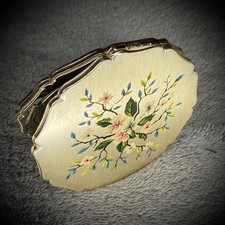 Stratton Powder Compact -