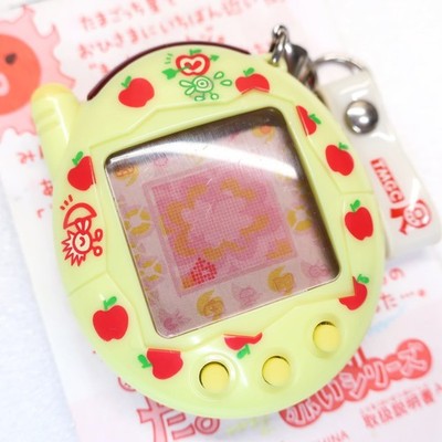 Tamagotchi Plus Connection V2 Apple Yellow w/ Manual Bandai 2004