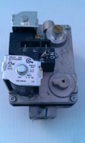 White Rodgers Gas Valve 36E24 209 EF32CW200A