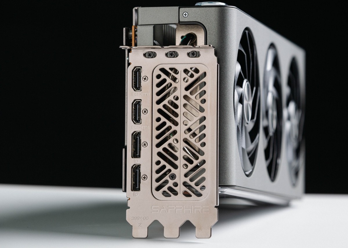 Sapphire NITRO+ AMD Radeon RX 7900 XTX Vapor-X Gaming Graphics