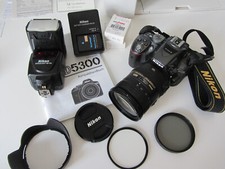 Nikon D5300 samt großen Zubehörpaket